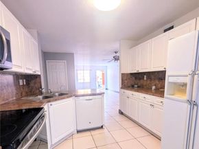 2485 W 76th St 109, Hialeah FL 33016