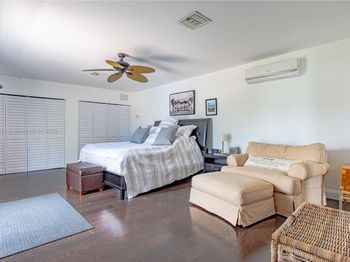 2908 Bayview Dr
