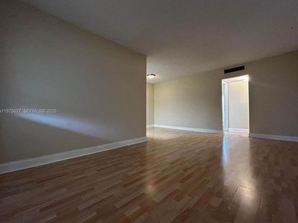 1100 NE 1st Ct 312, Hallandale Beach FL 33009
