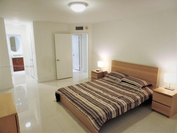 2801 NE 183rd St 714W, Aventura FL 33160