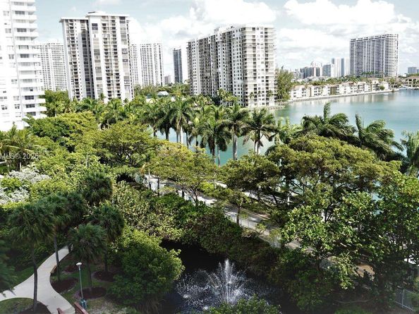 2801 NE 183rd St 714W, Aventura FL 33160