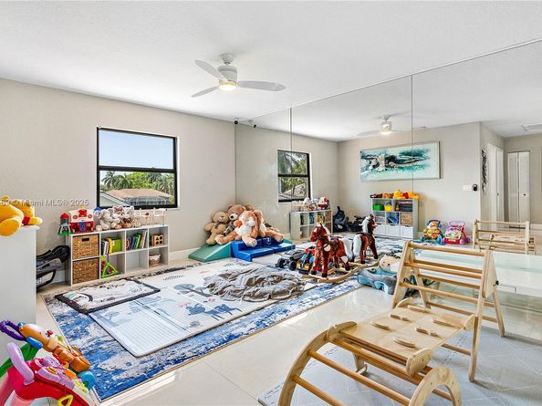 7056 NW 67th Ter, Parkland FL 33067