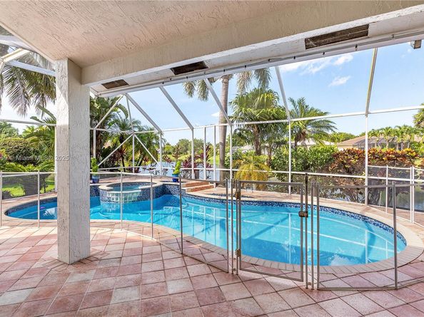 7056 NW 67th Ter, Parkland FL 33067