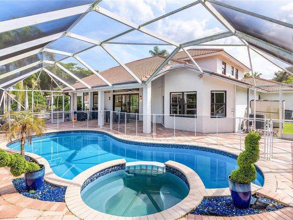 7056 NW 67th Ter, Parkland FL 33067