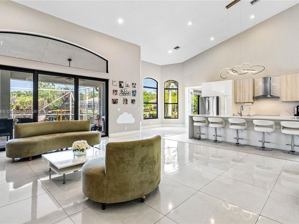 7056 NW 67th Ter, Parkland FL 33067