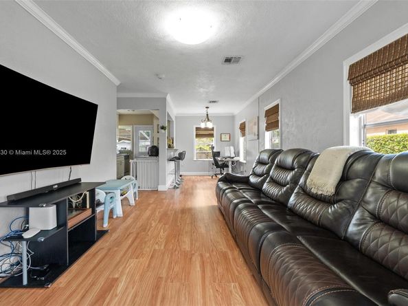 52 Flagler Dr, Miami Springs FL 33166