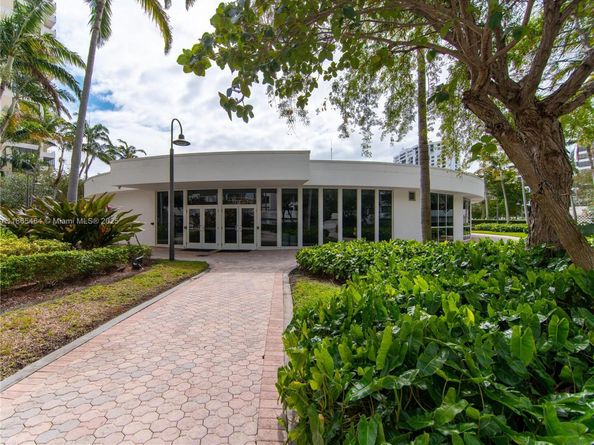 2500 Parkview Dr 2312, Hallandale Beach FL 33009