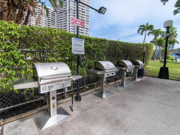 2500 Parkview Dr 2312, Hallandale Beach FL 33009