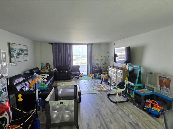2500 Parkview Dr 2312, Hallandale Beach FL 33009
