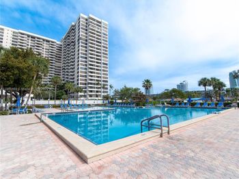 2500 Parkview Dr