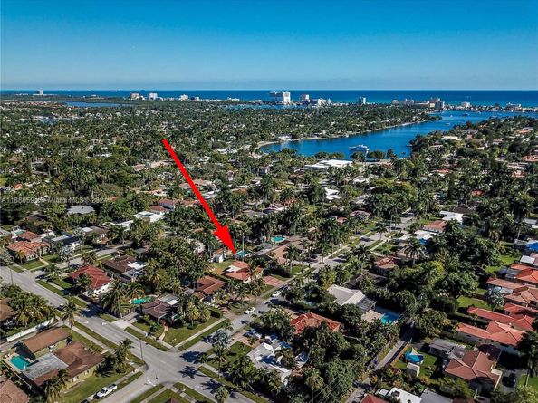 1339 Jefferson St, Hollywood FL 33019