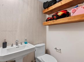 1010 SW 2nd Ave 1908, Miami FL 33130