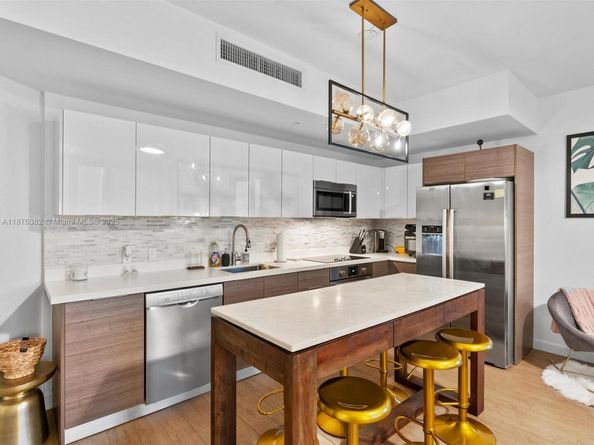 1010 SW 2nd Ave 1908, Miami FL 33130