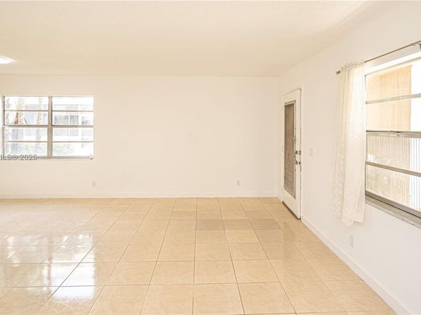 402 Capri I 402, Delray Beach FL 33484