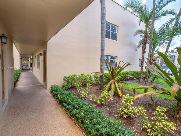 402 Capri I 402, Delray Beach FL 33484