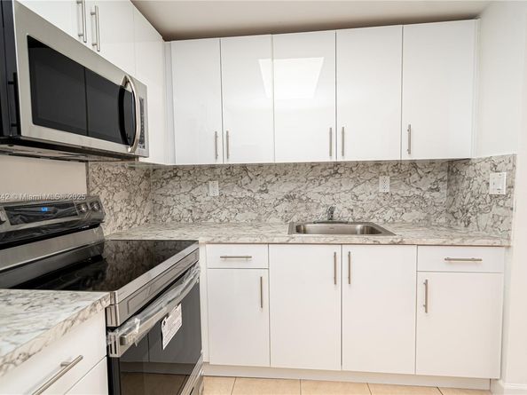 402 Capri I 402, Delray Beach FL 33484