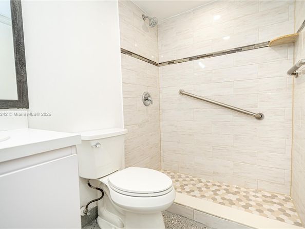 402 Capri I 402, Delray Beach FL 33484