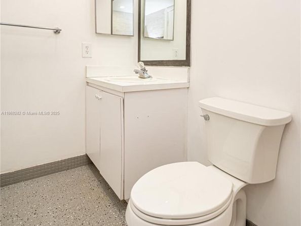 402 Capri I 402, Delray Beach FL 33484