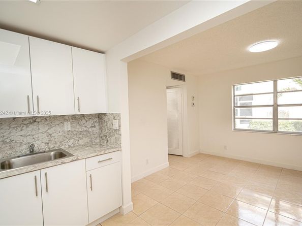 402 Capri I 402, Delray Beach FL 33484