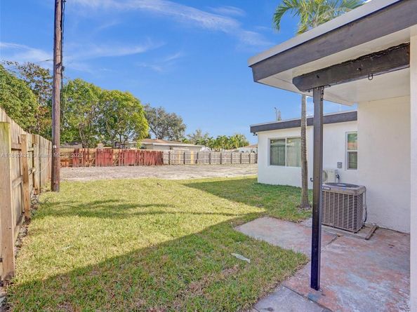 6143 SW 40th St, Miramar FL 33023