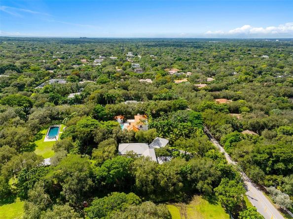 8923 Ludlam Rd., Pinecrest FL 33156