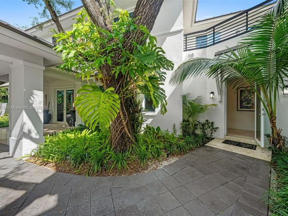 8923 Ludlam Rd., Pinecrest FL 33156