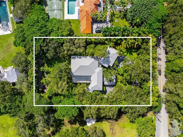 8923 Ludlam Rd., Pinecrest FL 33156