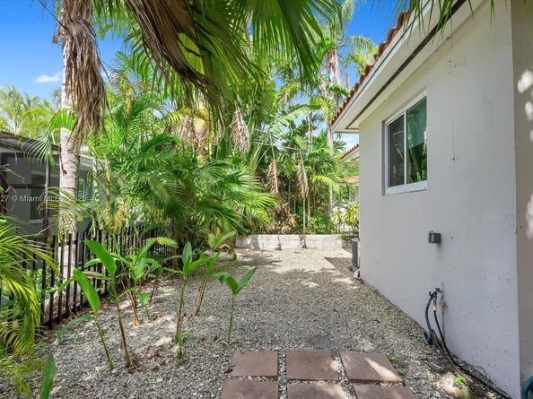 511 Catalonia Ave, Coral Gables FL 33134
