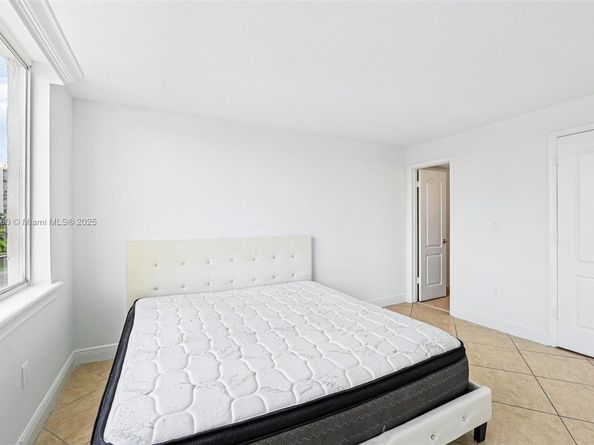 1740 NW N River Dr 614, Miami FL 33125