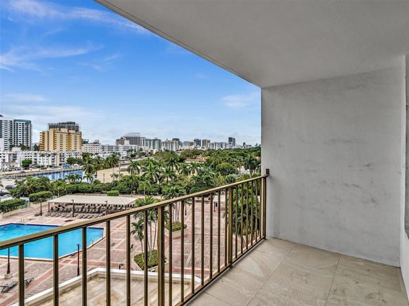 4101 Pine Tree Dr 621,620, Miami Beach FL 33140