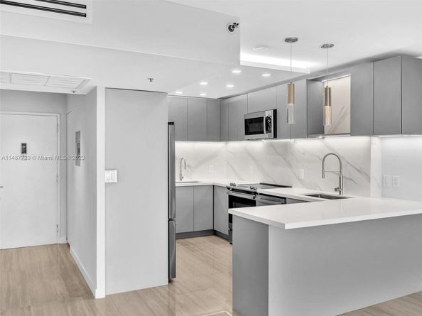 4101 Pine Tree Dr 621,620, Miami Beach FL 33140