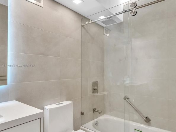 4101 Pine Tree Dr 621,620, Miami Beach FL 33140
