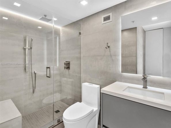 4101 Pine Tree Dr 621,620, Miami Beach FL 33140