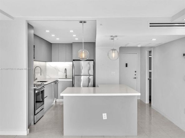 4101 Pine Tree Dr 621,620, Miami Beach FL 33140
