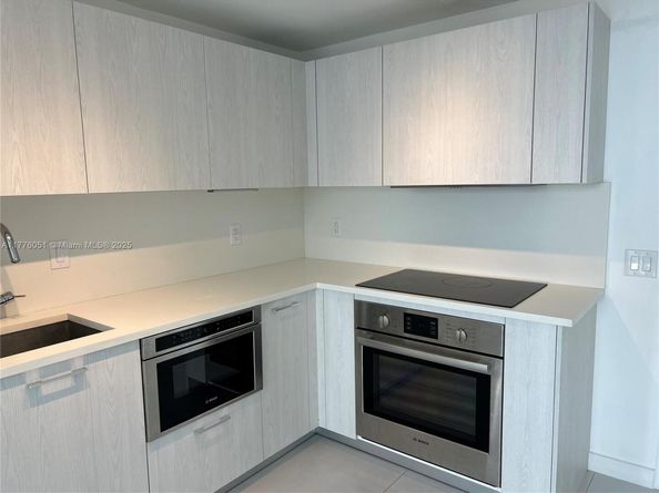 501 NE 31st St 2909, Miami FL 33137