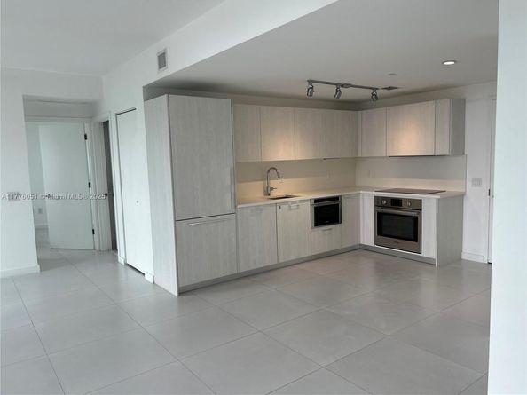 501 NE 31st St 2909, Miami FL 33137