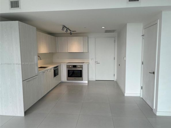 501 NE 31st St 2909, Miami FL 33137