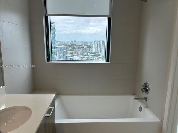501 NE 31st St 2909, Miami FL 33137