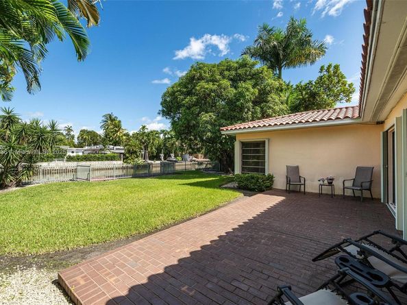 1855 Daytonia Rd, Miami Beach FL 33141