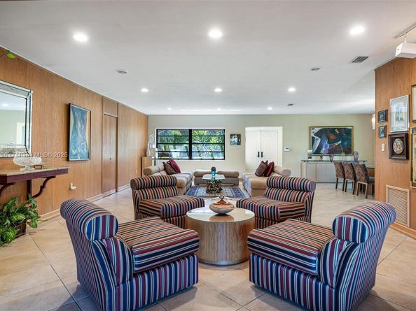 1855 Daytonia Rd, Miami Beach FL 33141