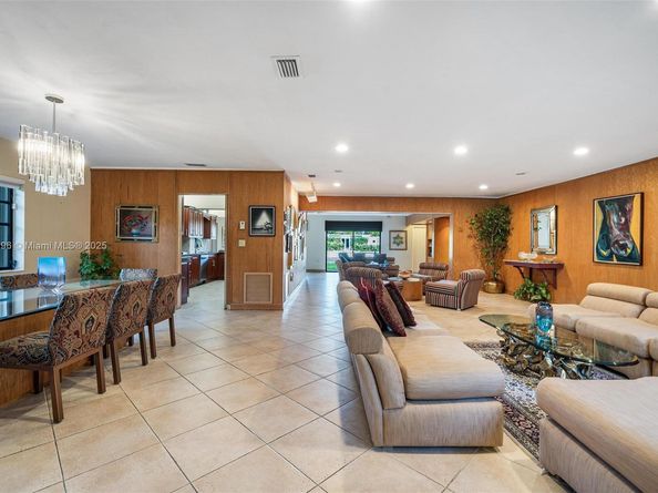 1855 Daytonia Rd, Miami Beach FL 33141