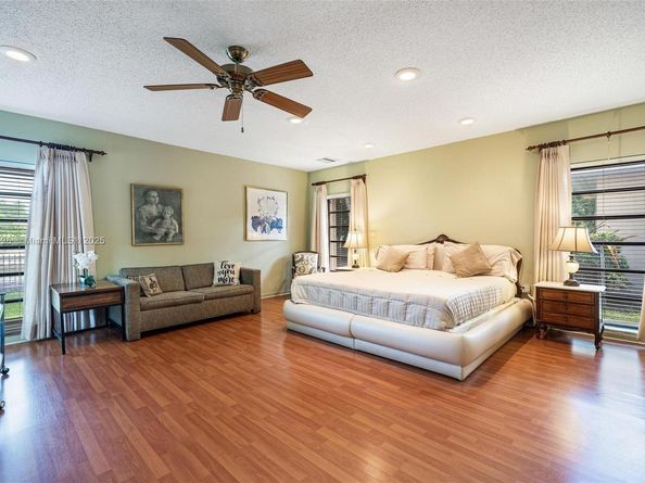 1855 Daytonia Rd, Miami Beach FL 33141