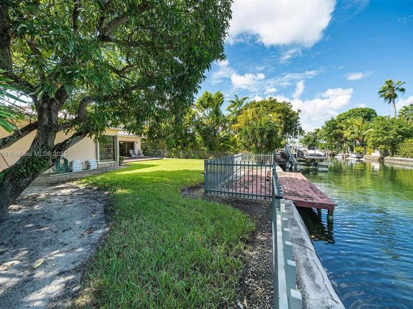 1855 Daytonia Rd, Miami Beach FL 33141