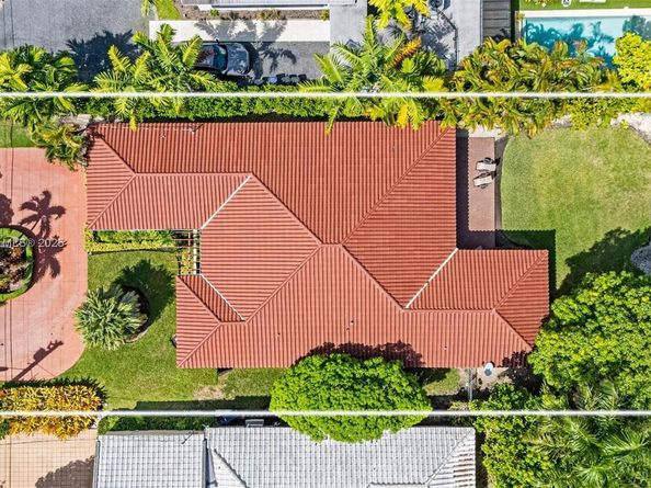 1855 Daytonia Rd, Miami Beach FL 33141