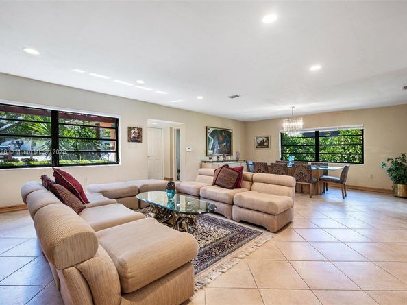 1855 Daytonia Rd, Miami Beach FL 33141