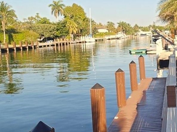 406 Holiday Dr, Hallandale Beach FL 33009