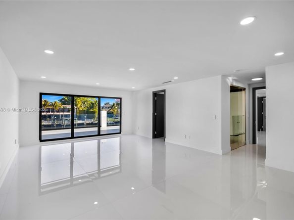 406 Holiday Dr, Hallandale Beach FL 33009