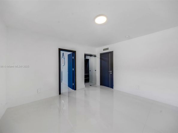 406 Holiday Dr, Hallandale Beach FL 33009
