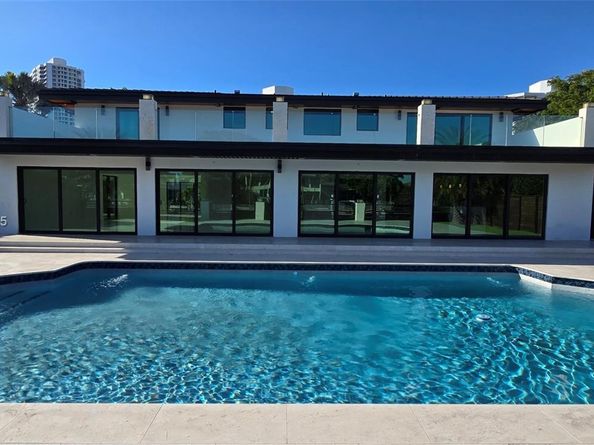406 Holiday Dr, Hallandale Beach FL 33009