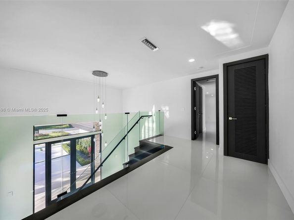 406 Holiday Dr, Hallandale Beach FL 33009
